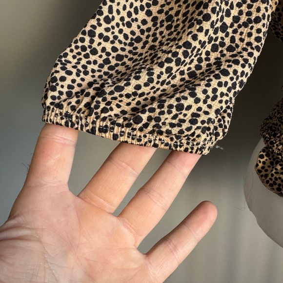 Revamped‎ Women's Leopard Print Half Sleeve Shirred Crop Top Medium V-Neck Tie - Picture 2 of 13